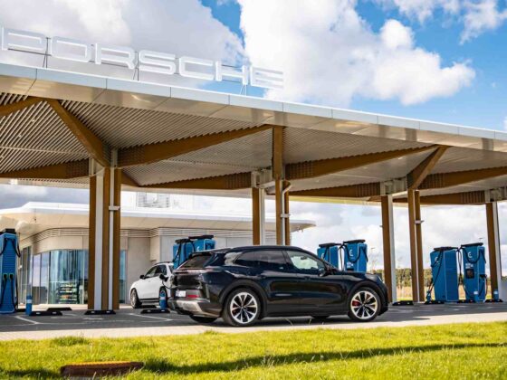 &bdquo;Porsche Cayenne Turbo Electric&ldquo; (nuotr. Automobilistika.lt)
