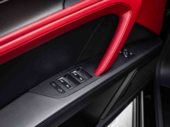 &bdquo;Porsche Cayenne Turbo Electric&ldquo; (nuotr. Automobilistika.lt)