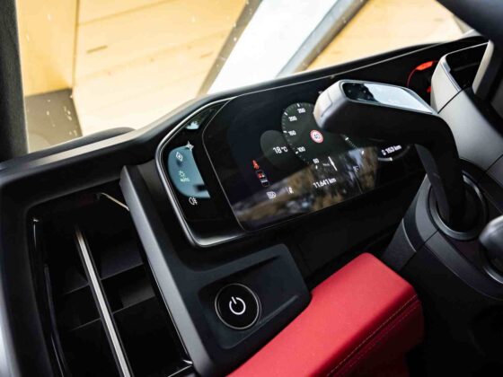 &bdquo;Porsche Cayenne Turbo Electric&ldquo; (nuotr. Automobilistika.lt)