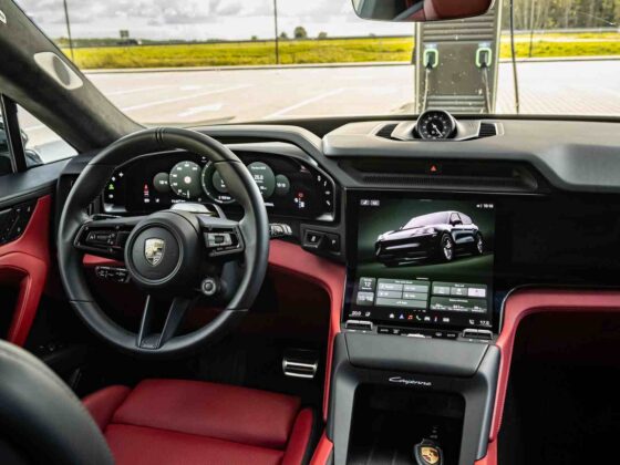 &bdquo;Porsche Cayenne Turbo Electric&ldquo; (nuotr. Automobilistika.lt)