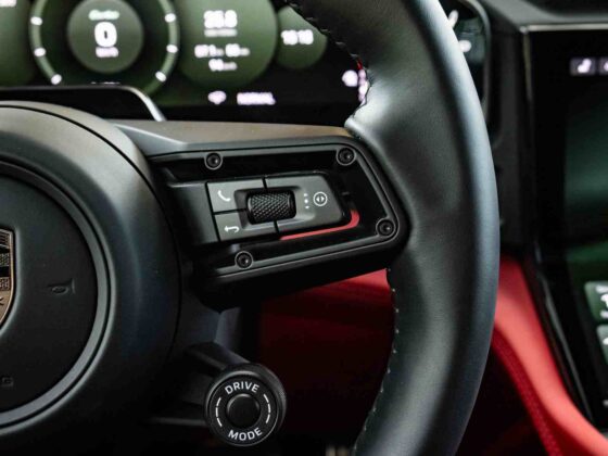 &bdquo;Porsche Cayenne Turbo Electric&ldquo; (nuotr. Automobilistika.lt)