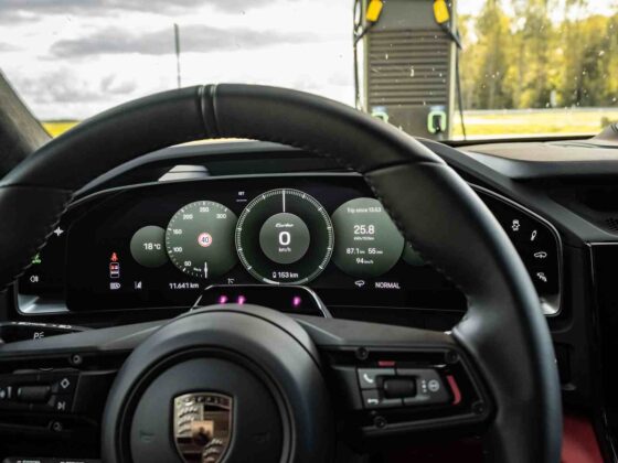 &bdquo;Porsche Cayenne Turbo Electric&ldquo; (nuotr. Automobilistika.lt)