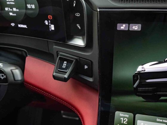 &bdquo;Porsche Cayenne Turbo Electric&ldquo; (nuotr. Automobilistika.lt)