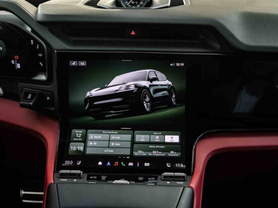 &bdquo;Porsche Cayenne Turbo Electric&ldquo; (nuotr. Automobilistika.lt)