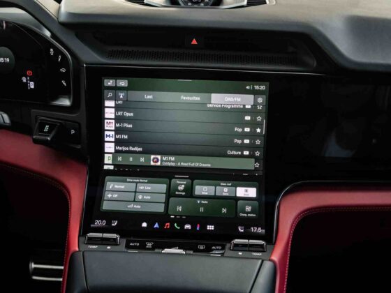 &bdquo;Porsche Cayenne Turbo Electric&ldquo; (nuotr. Automobilistika.lt)