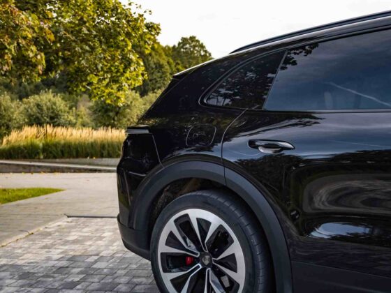 &bdquo;Porsche Cayenne Turbo Electric&ldquo; (nuotr. Automobilistika.lt)