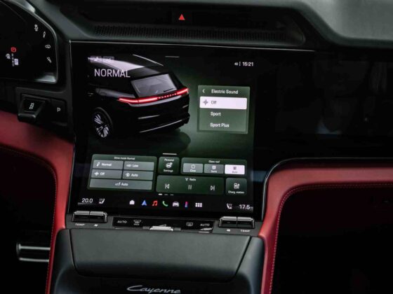 &bdquo;Porsche Cayenne Turbo Electric&ldquo; (nuotr. Automobilistika.lt)