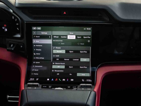 &bdquo;Porsche Cayenne Turbo Electric&ldquo; (nuotr. Automobilistika.lt)
