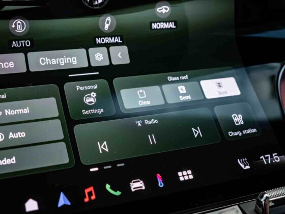 &bdquo;Porsche Cayenne Turbo Electric&ldquo; (nuotr. Automobilistika.lt)