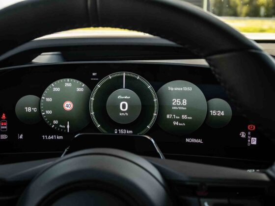 &bdquo;Porsche Cayenne Turbo Electric&ldquo; (nuotr. Automobilistika.lt)