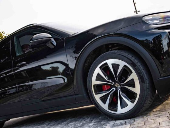 &bdquo;Porsche Cayenne Turbo Electric&ldquo; (nuotr. Automobilistika.lt)