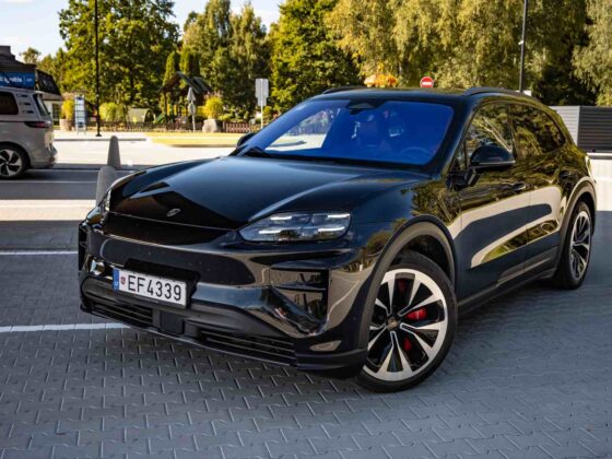 &bdquo;Porsche Cayenne Turbo Electric&ldquo; (nuotr. Automobilistika.lt)