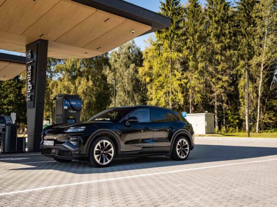 &bdquo;Porsche Cayenne Turbo Electric&ldquo; (nuotr. Automobilistika.lt)