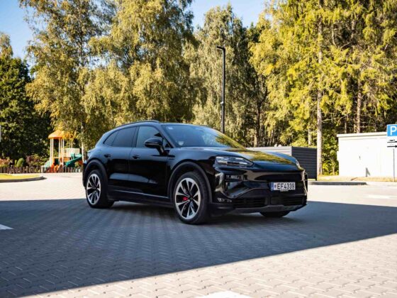 &bdquo;Porsche Cayenne Turbo Electric&ldquo; (nuotr. Automobilistika.lt)