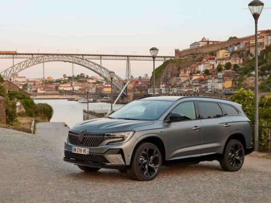 &bdquo;Renault Espace E-Tech&ldquo; (nuotr. gamintojo)