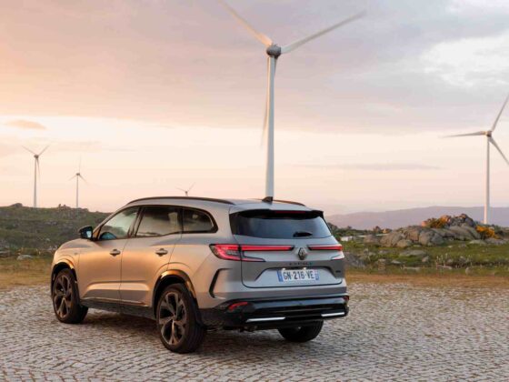 &bdquo;Renault Espace E-Tech&ldquo; (nuotr. gamintojo)